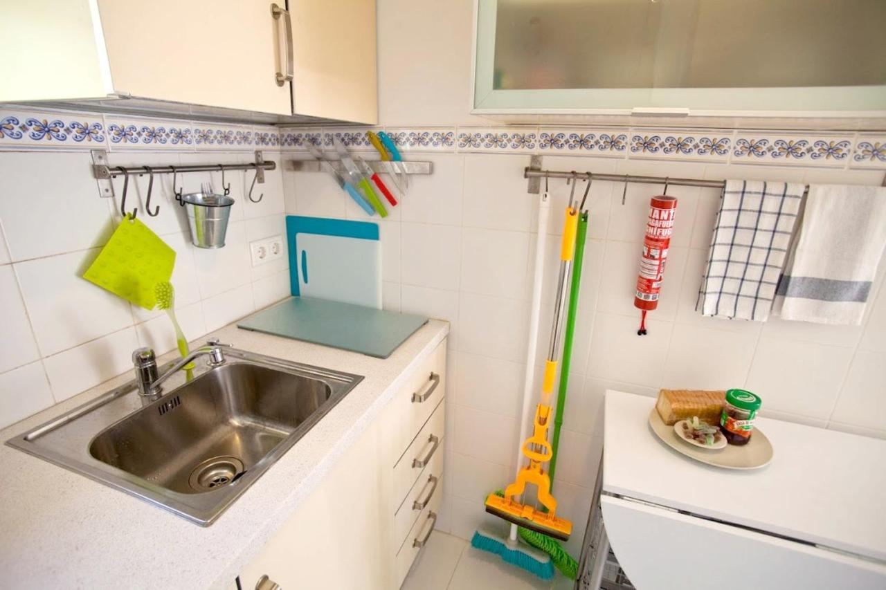 With One Bedroom In With Wonderful City View Balcony And Wifi 12 Km From The Beach Appartement Lisboa